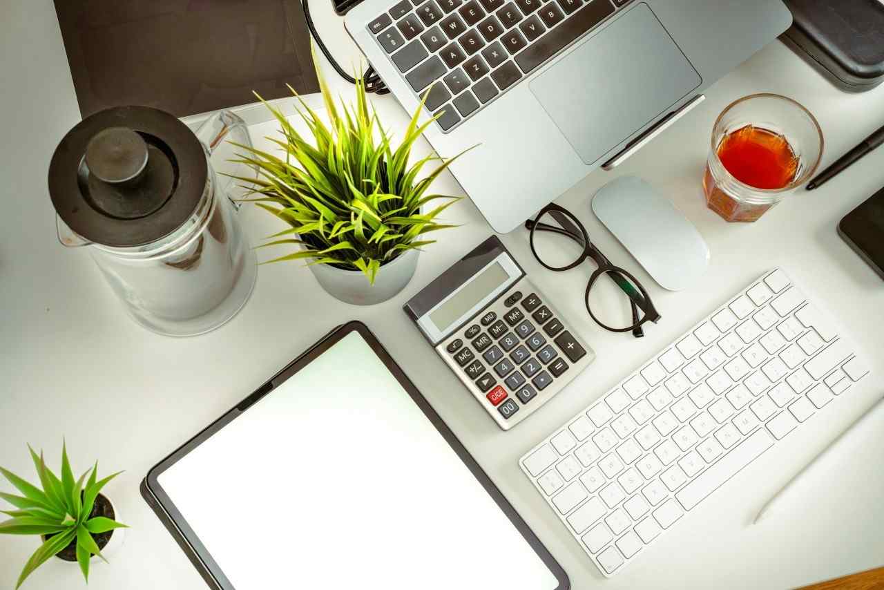Discover the best AI tools for bloggers to boost productivity, creativity, and SEO. Write faster, rank higher, and create smarter blogs in 2025.