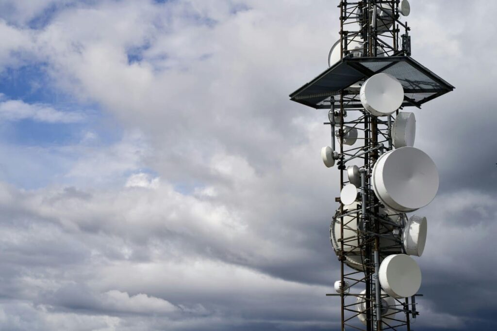 Microwave Communications in IoT